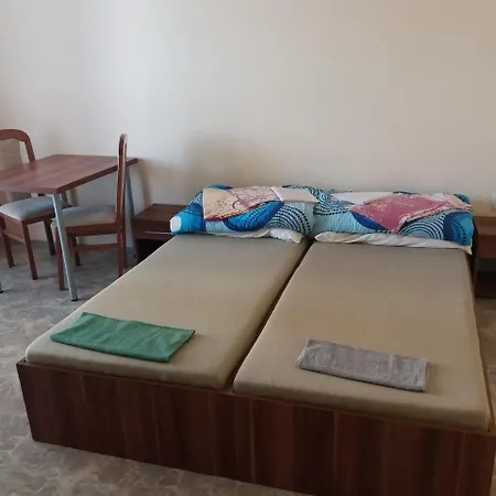 Barno Hostal *
